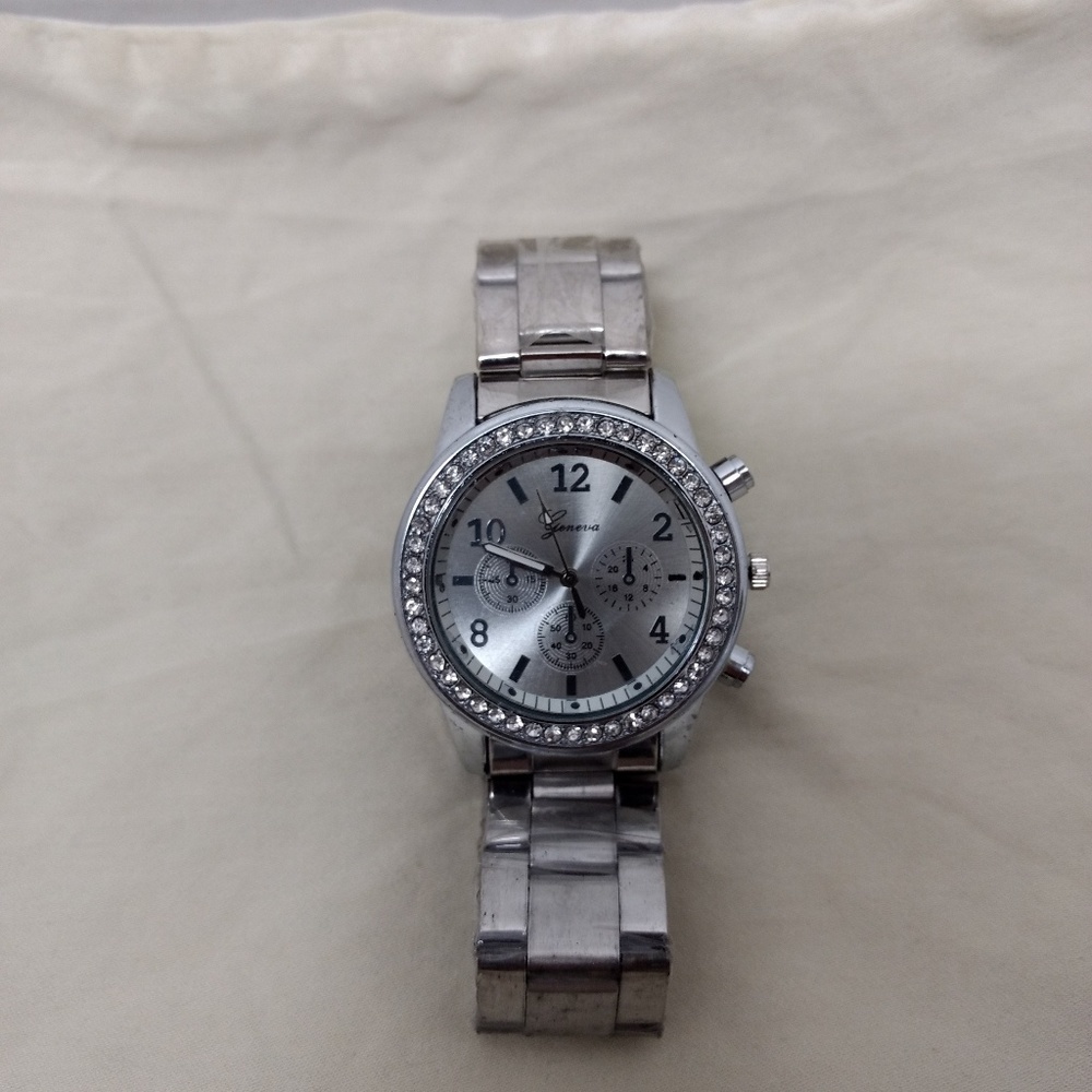 🍍Geneva Watch Silver Faux Rhinestones Chronograph